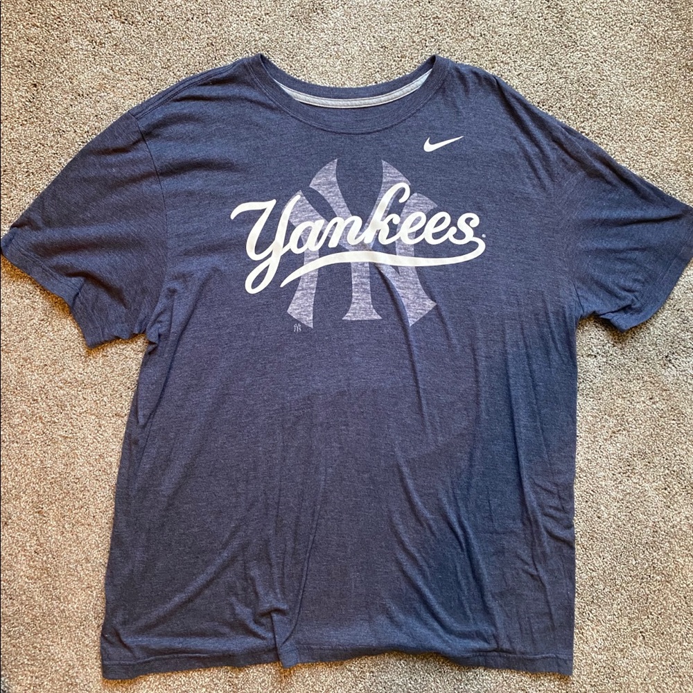 Nike New York Yankees shirt